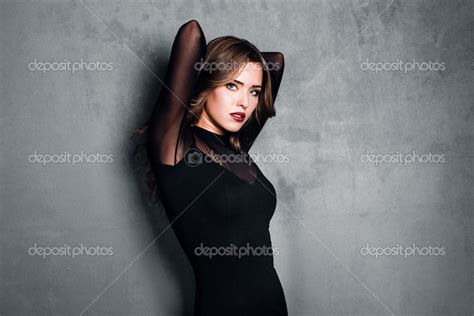 285,946 Sensuous Women Stock Photos & High